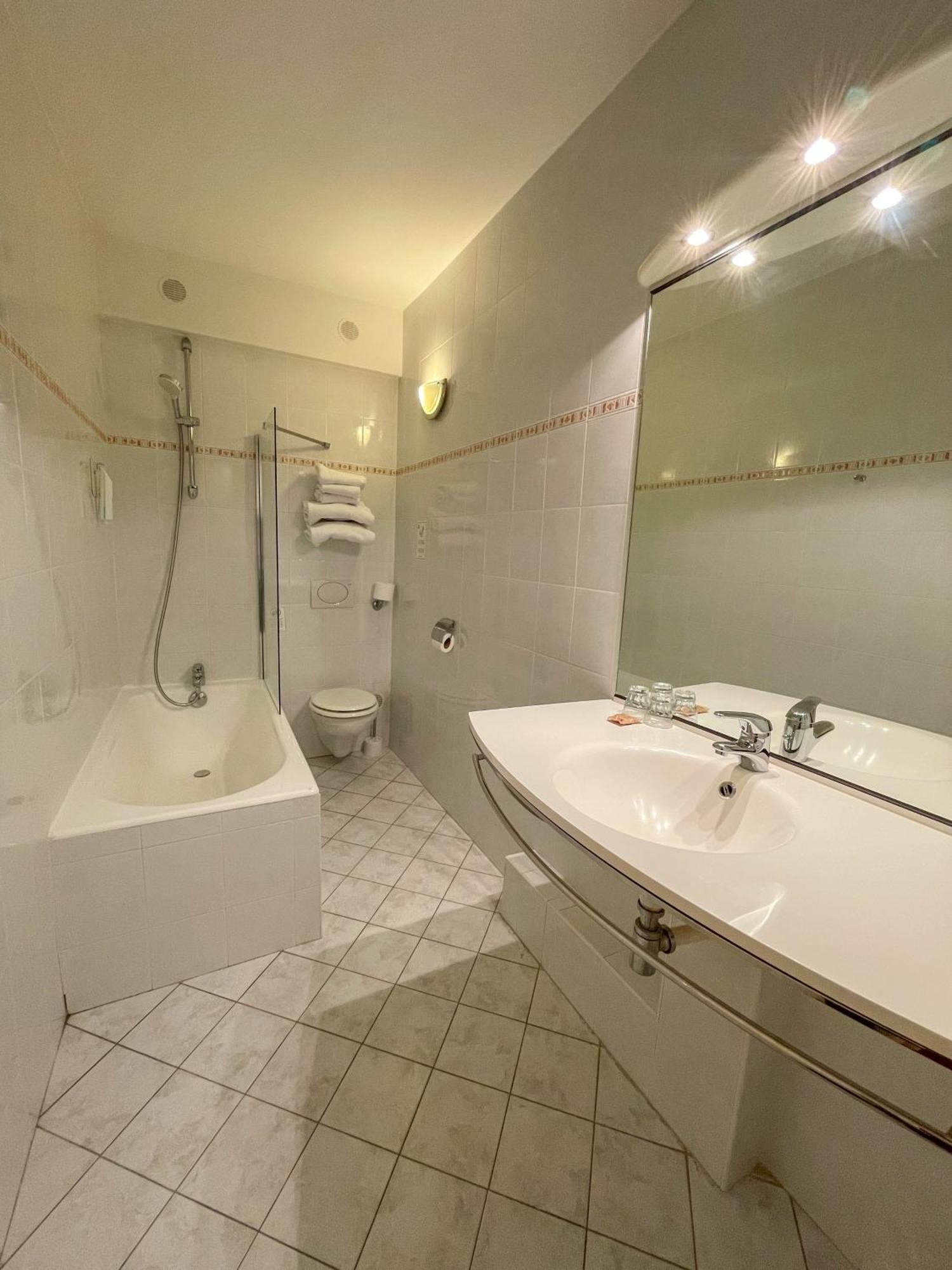 Hotel Beaulieu Lyon Charbonnieres Eksteriør billede